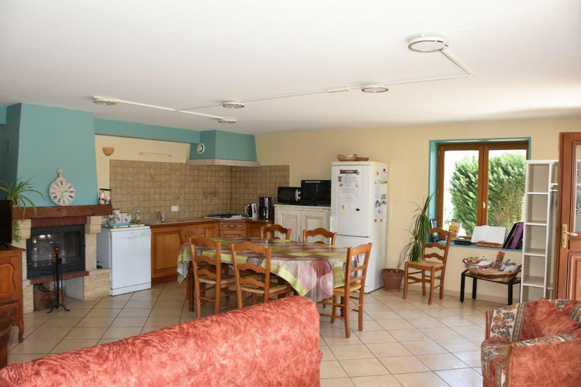 Villa La Bardelière à Corbelin Extérieur photo